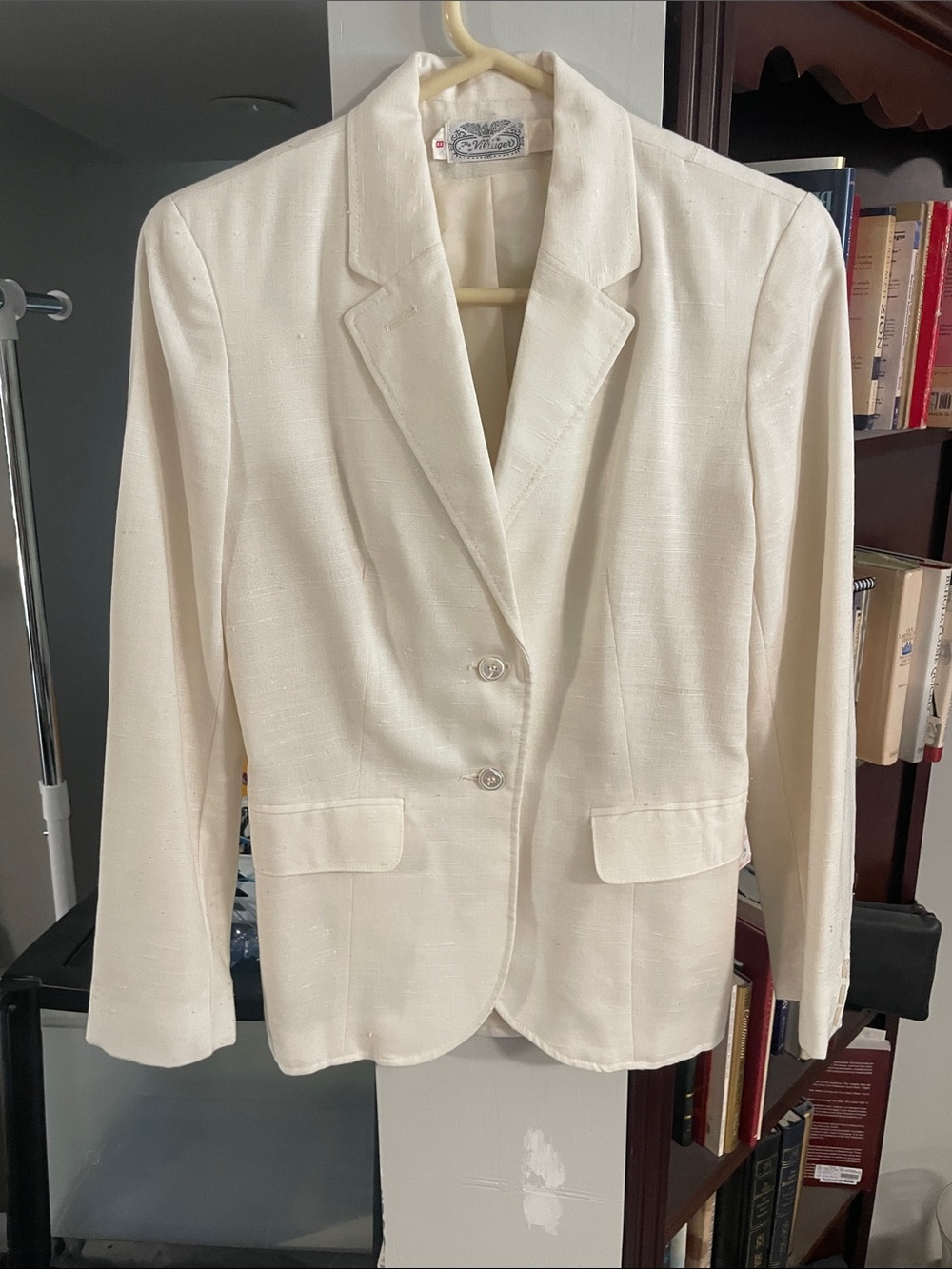 Women's Cream Single-Breasted Blazer - Tailored Notch Lapel